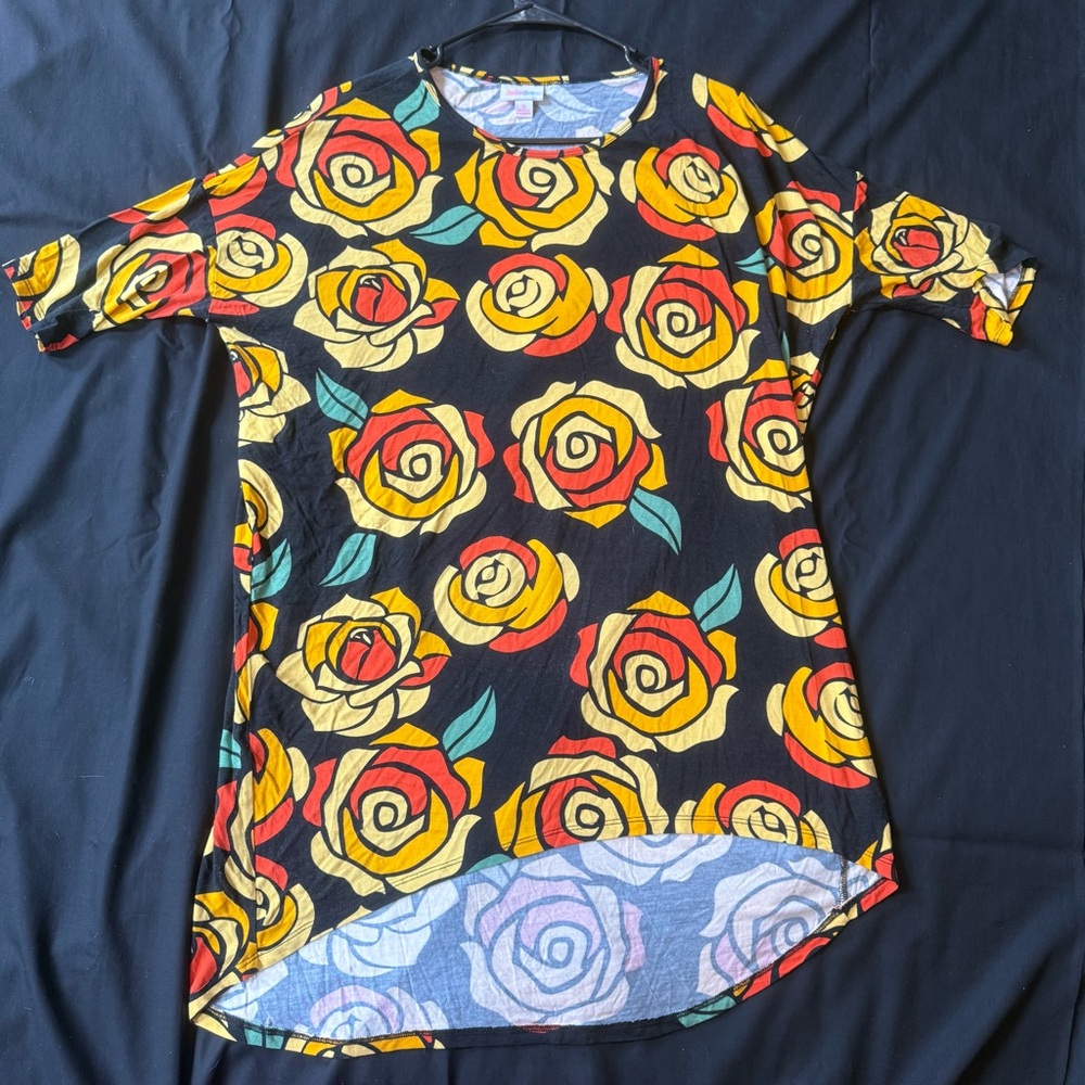 LuLaRoe Irma Sz Small Tunic with Red and Yellow Rose Pattern